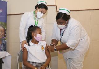 Autoridades de salud reiteran a los padres de familia que permitan vacunación de sus hijos en las escuelas