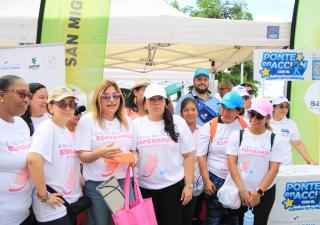 Minsa participa en caminata de cierre del mes de la Cinta Rosada y Celeste