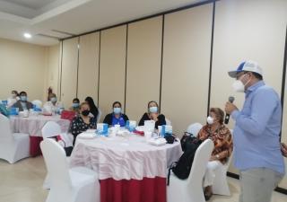 Evaluadores técnicos de Farmacias y Drogas reciben capacitación