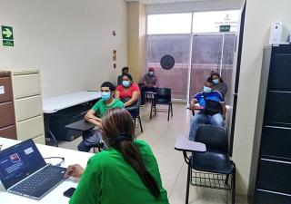 Panameños se capacitan para adquirir sus carnés de manipulador de alimentos 