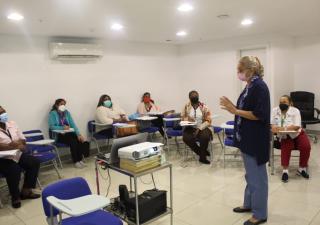 Capacitan a trabajadores sociales en atención clínica 