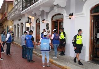 Verificación de cumplimiento de normativas a restaurantes en el Casco Antiguo