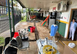 Lluvias afectan centro de salud de Las Minas