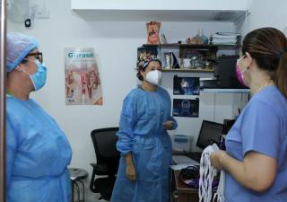 Mil 700 mascarillas de telas son entregadas al Centro de Salud de El Chorrillo. 
