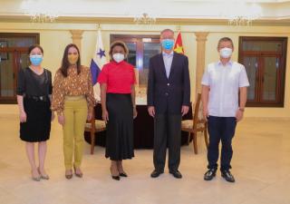 Viceministra de Salud y Embajador de la Republica Popular de China intercambian opiniones
