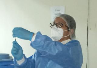Vacunan contra Covid en centros comerciales de David