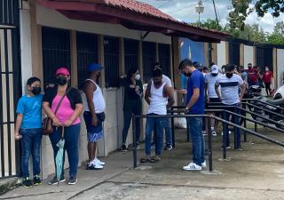 Inicia vacunación contra la Covid-19 en punto fijo de la Feria de David