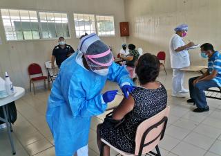Proceso de vacunación en el área fronteriza de Gariché, Chiriquí