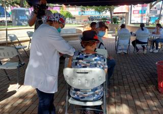 Chiricanos acuden por su tercera vacuna o dosis de refuerzo