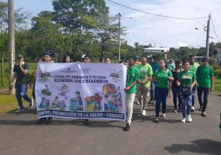 Realizan caminata del día verde en Gualaca
