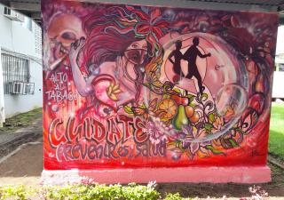 Pintan mural en apoyo a la campaña de la cinta rosada en Chiriquí