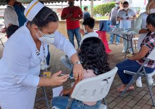 Retoman campaña de vacunación