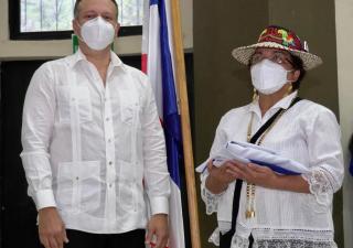 Directora regional de Chiriquí abanderada de 4 de noviembre 