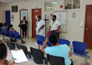 Educadores para la salud y enfermería orientan en prácticas para amamantar