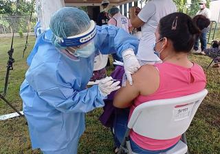 Vacunación por citas a pacientes certificados como con enfermedades crónica de 16 a 59 años