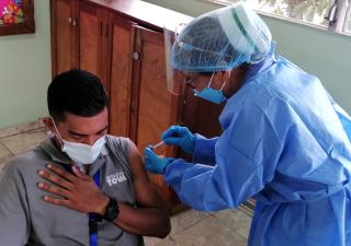 Más de 33 mil dosis aplicadas en tres días de barrido en el 4-3 y 4-5