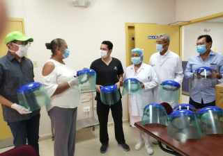 Hospital Nicolas A. Solano recibe protectores faciales.