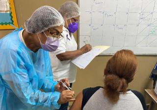 Coclé continúa vacunando contra la influenza