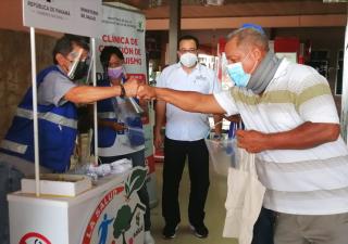 Distribuyen pantallas faciales en sitios públicos de Chitré 