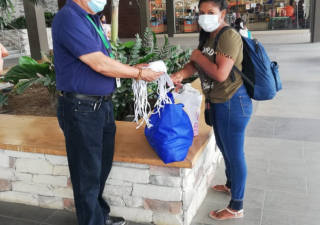 Distribuyen mascarillas en Terminal de transporte de Coclé