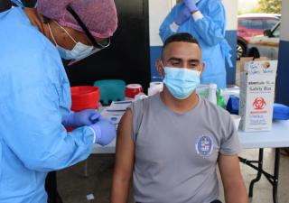 Aplican vacunas a estamentos de seguridad en la provincia de Colón