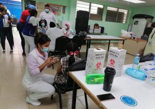 Inicia operativo de vacunación en escuelas de Colón