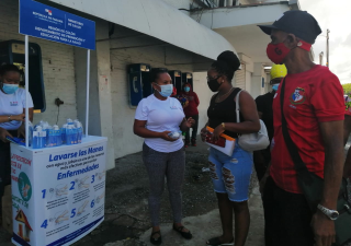 Colon se une a la distribución de mascarillas