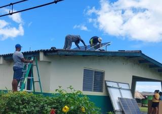 Siguen instalando neveras solares en puestos de Salud en Colón