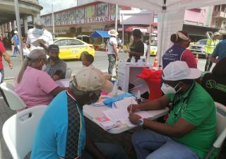 Promoción de la Salud se toma las calles de Colon en prevención de no fumar