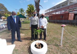 Colón recuerda personal de Salud caído por COVID-19