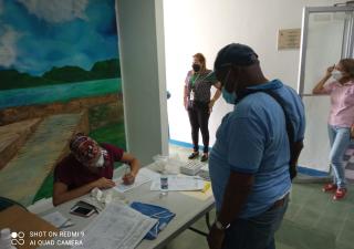 Continúan hisopados y vacunas en la regional de Colón