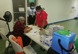 Aplican vacuna contra la influenza a funcionarios en Colón