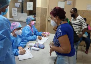 Colón inicia vacunación a pacientes con enfermedades crónicas