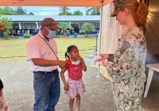 Gran afluencia de personas durante gira médica en Bocas del Toro