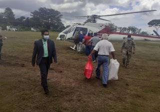 Regional Ngäbe fumiga albergue y se desplaza con medicamentos e insumos en el área