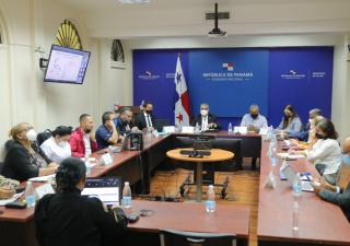 Jornada de vacunación reinicia en las escuelas y continúa en todo el país 