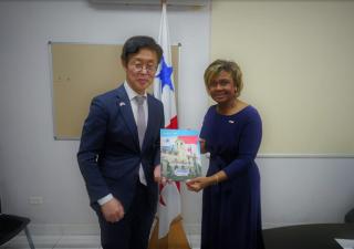 Viceministra se reúne con el Embajador de Corea del Sur en Panamá y tratan asuntos bilaterales 