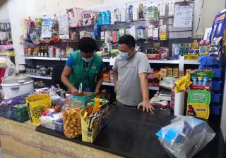 Decomisan medicamentos  y productos de tabaco en un minisúper