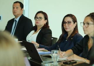 Presentan estudio internacional sobre experiencias de la población migrante femenina 