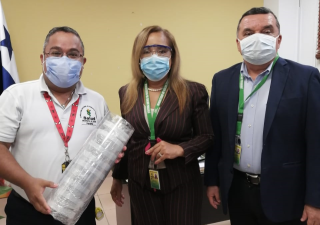 Farmacia y drogas recibe donación del Colegio de Farmacéuticos