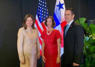 Dra. Turner Montenegro asiste a acto de celebración de la Independencia de EE.UU.
