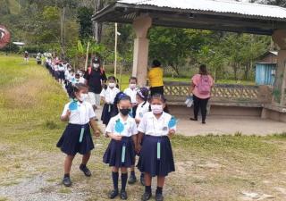Estudiantes son orientados sobre el cuidado del agua