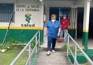 Directora regional realiza recorrido para monitoreo de atención y necesidades en centros de salud