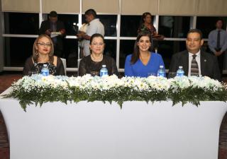 Ministra Turner considera al Colegio de Farmacéuticos como asesores para modificación de Ley 1 de Medicamentos