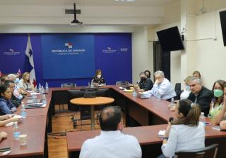 Todos debemos aportar un granito de arena para bajar los precios de los medicamentos en Panamá: Ministro Sucre 