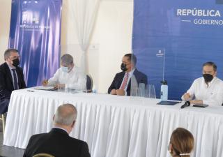 Firman Contrato para Construcción del Nuevo Hospital del Niño.