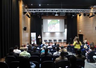 “Los jóvenes indígenas como agentes de cambio para la autodeterminación”