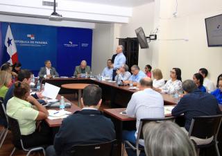 Verifican cumplimiento de normas sanitarias sobre expendio de carnes de aves en el país
