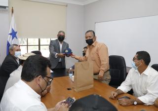 Ministro Sucre se reúne con directivos de Anagan 