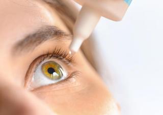 Emiten advertencia sobre gotas oftálmicas no aprobadas por la FDA